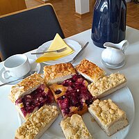 Die Frauengemeinschaft Verne sorgte für eine angenehme Pause mit Kaffee und Kuchen. Die Frauengemeinschaft Verne sorgte für eine angenehme Pause mit Kaffee und Kuchen.