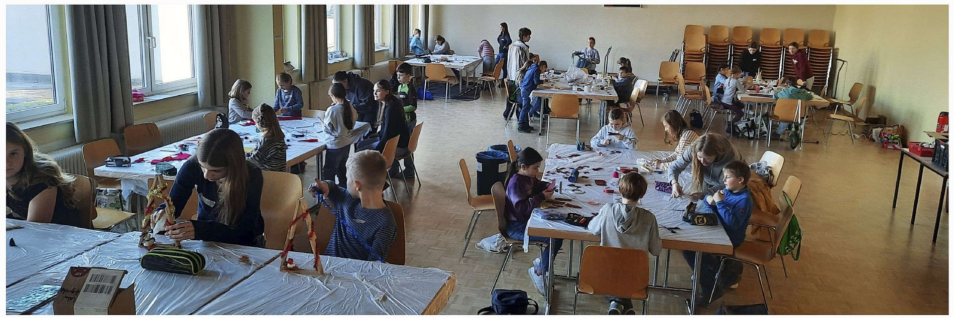 Collage des Bastelnachmittags für Kinder im Advent