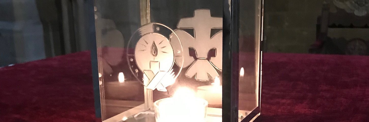 Laterne mit dem Friedenslicht aus Bethlehem