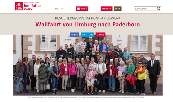 Die Gruppe vor dem Bonifatiuswerk und auf dessen Website.
