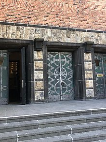 Geöffnete Kirchentür der Pallottinerkirche St. Marien