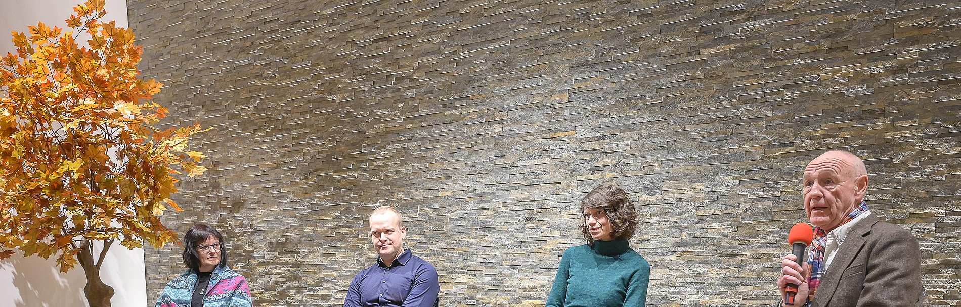 Podiumsdiskussion zum Thema Tod und Trauer